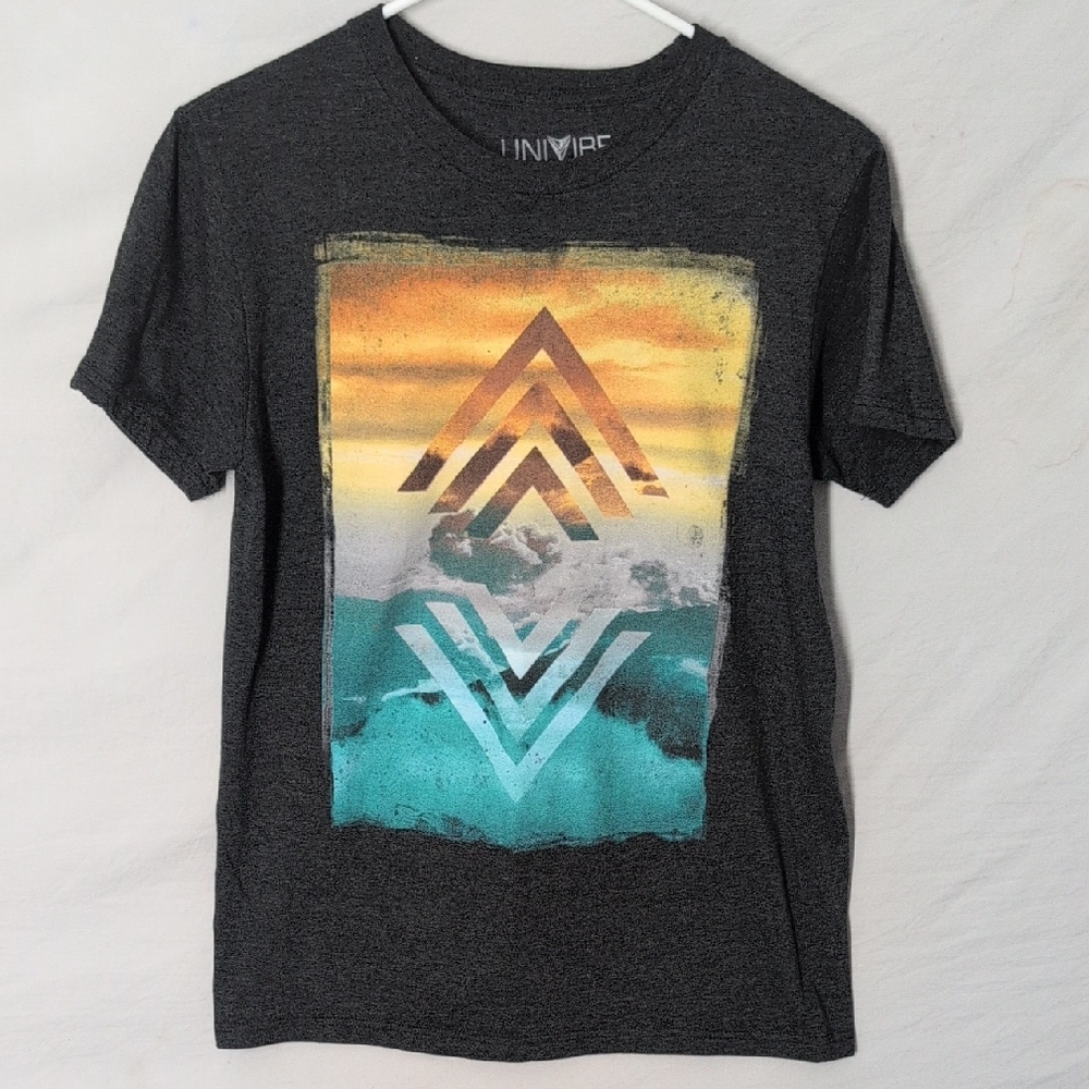 NWOT  Graphic Tee - Black with Multicolor Design YXL/Men S